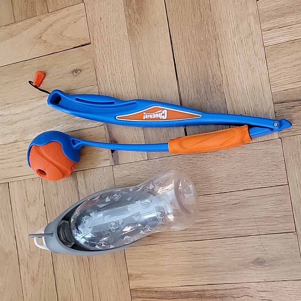 BUNDLE/DOG/2-ITEMS/WATER BOTTLE/BALL-LAUNCHER